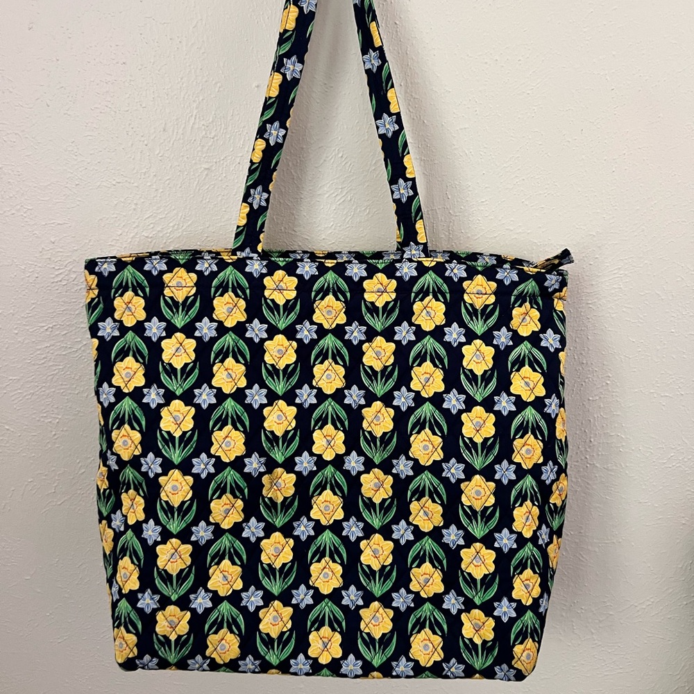 Vera Bradley Original Zip Tote Bag – Daffodils in Premium Cotton